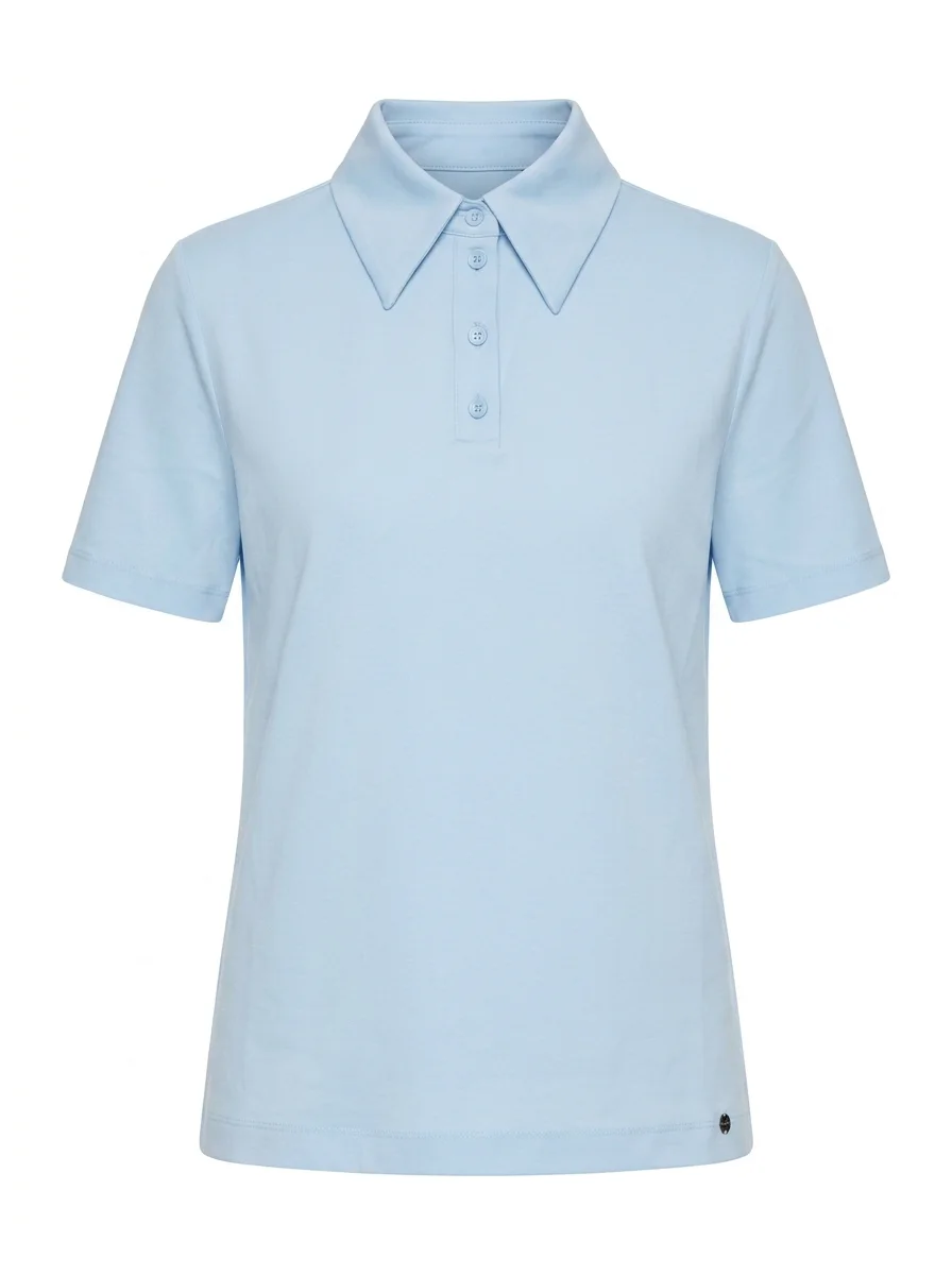 Packshot van een polo, gemaakt vanuit een modelfoto