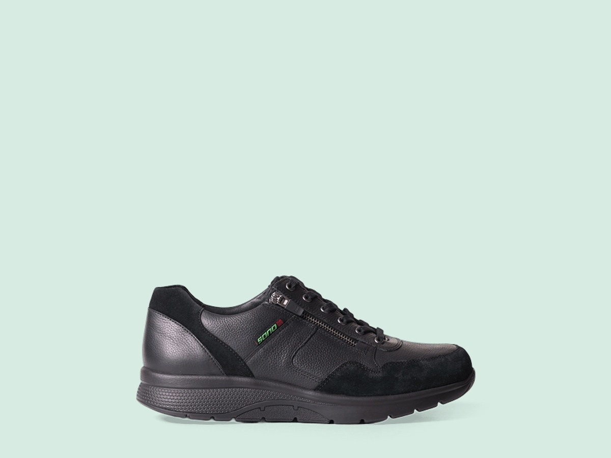 Schoen met behouden source-shadow op klantachtergrond